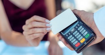 Contactless: lo usano più di 18 milioni di italiani, ma quasi 5 milioni non si fidano